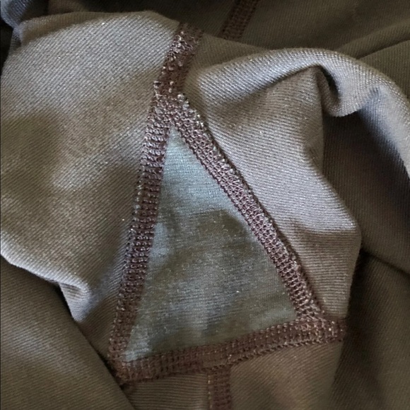 Lululemon athletica crops 10 - Picture 3 of 3